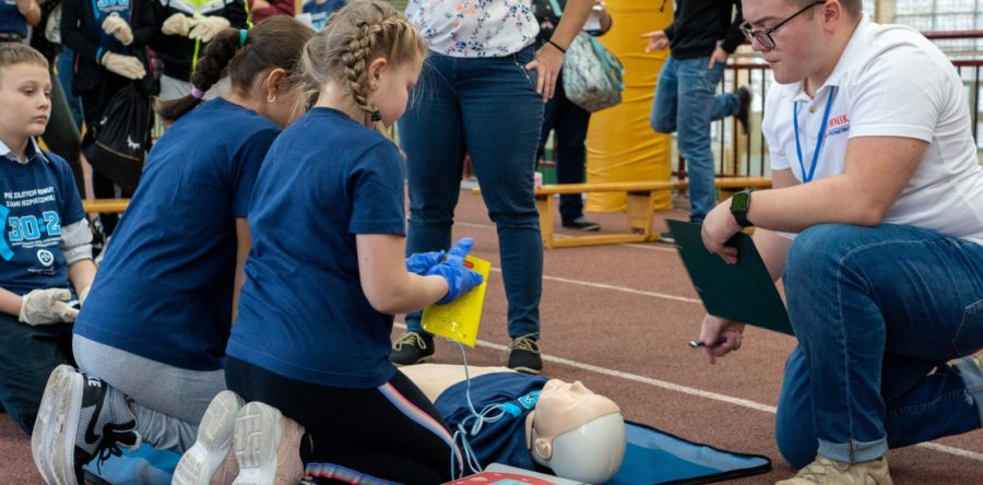 Podsumowanie. Okiem instruktora BLS–AED parę słów o projekcie POMOC TO MOC