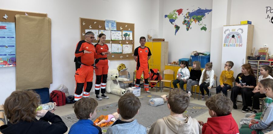 „Akademia Białego Misia”. Szkolimy w Jędrzejowie i Górkach k. Dębego